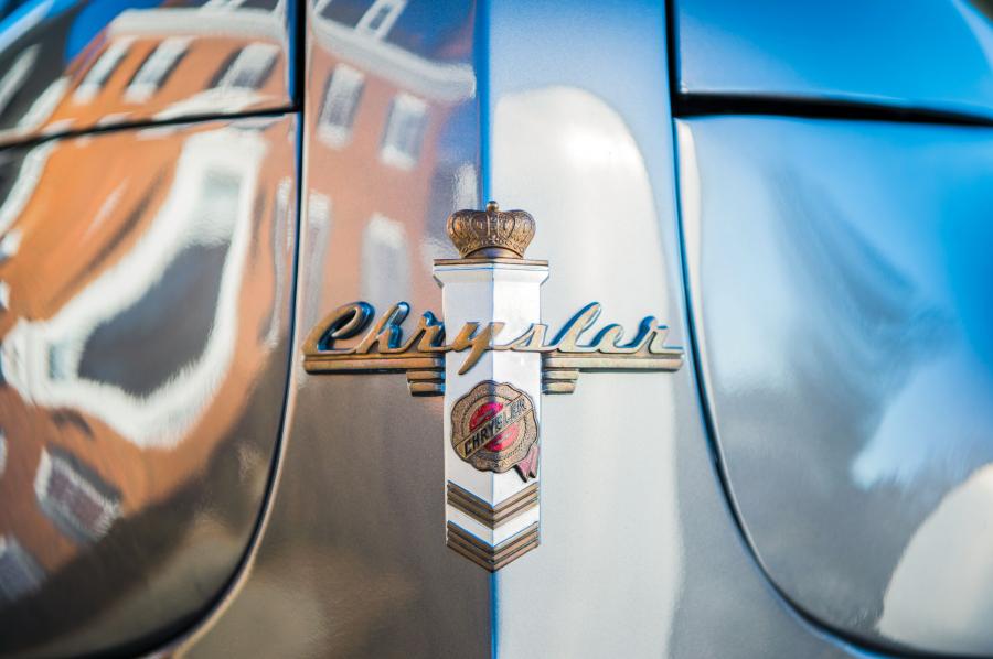 Логотип Chrysler Windsor Sedan (С-28) 1941 года  (фото 3 из 17)